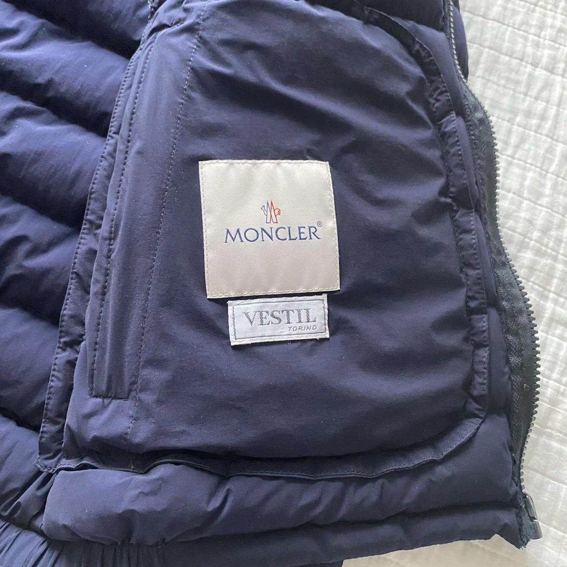 Moncler jacka  - 90