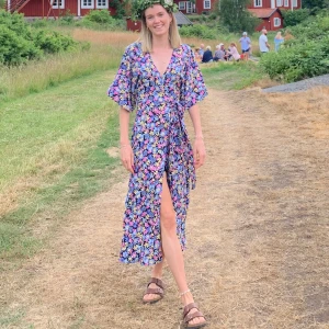 Klänning Gina tricot  - Jättefin klänning från Gina i strl xs med knytband fram/på sidan 💕💕