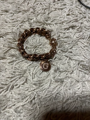 Guess armband  - Fint armband 