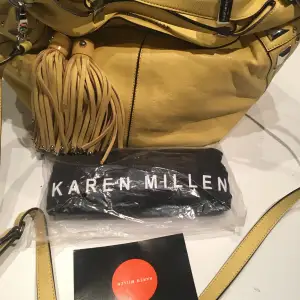 Skinn väska helt ny från Karen millen.