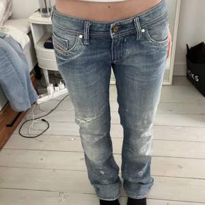Sååå snygga lågmidjade bootcut jeans från Diesel <3 midja 37 cm och innerben 73 cm. Möts upp på Östermalm eller fraktar 
