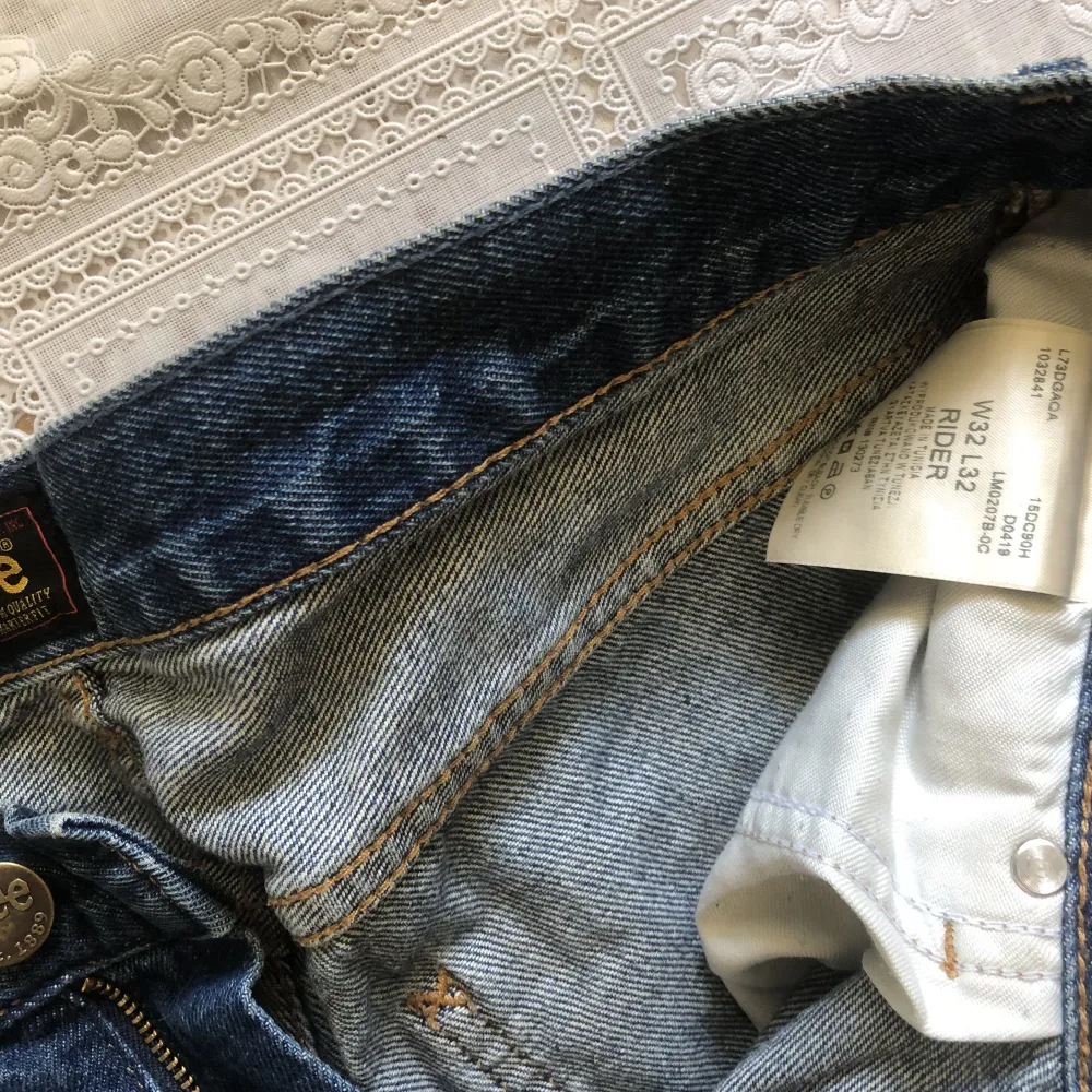 Aldrig använt legat och rynklat, straight fit. Jeans & Byxor.