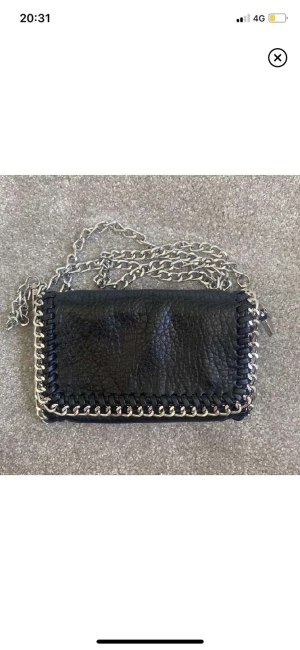 Snygg väska - Super snygg svart väska, ge prisförslag 