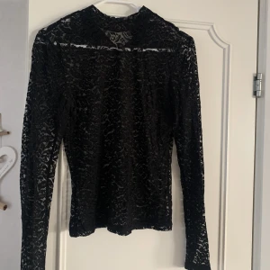 Tröja i spets - Tröja i spets från na-kd i storlek S