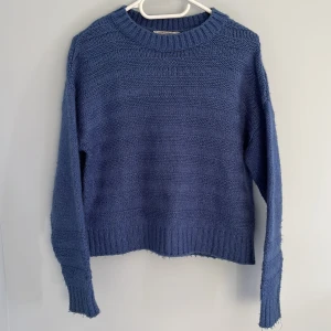 Stickad tröja  - Säljer min tröja från LCW. Storlek XS/S