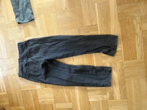 Galaxy Weekday byxor svarta - Tja tja, säljer ett par svarta galaxy byxor från Weekday. Skriv om ni vill ha fler bilder