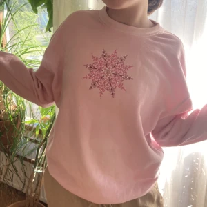 söt tröja  - sweatshirt jag köpt second hand! 