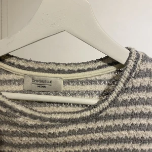 Tröja  - En söt tröja från chiquelle, kommer inte till användning tyvärr 🫶🏼