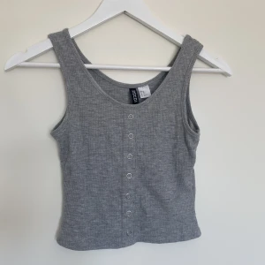 Linne  - Linne från Divided HM. Knappt använd. 