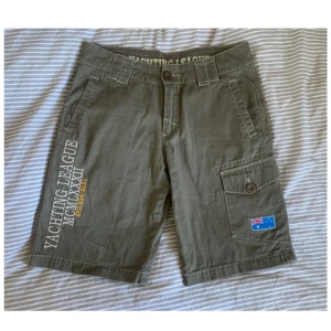 Cargo shorts  - Snygga cargo shorts Midjemått: 84 cm Innerbenslängden: 27 cm