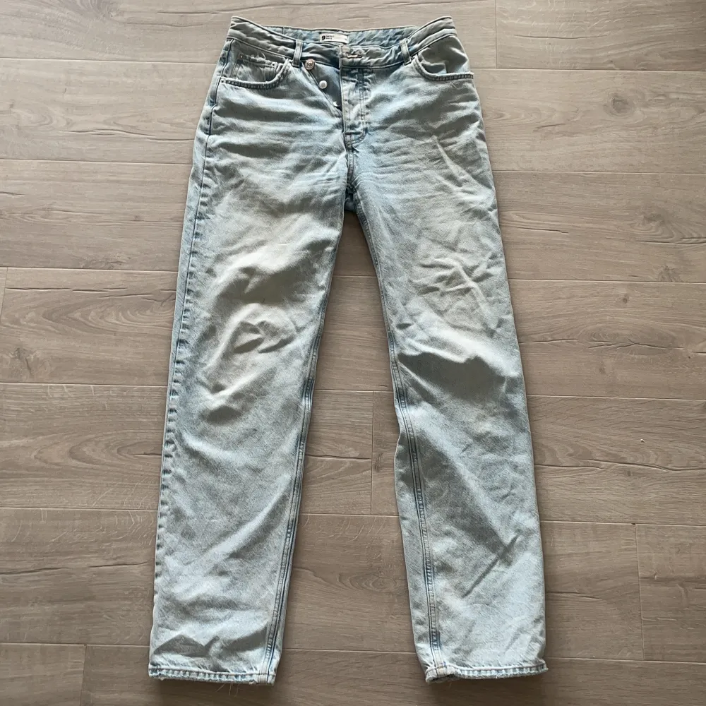 ett par jeans från gina tricot. superfin tvätt🤍 strl 36. . Jeans & Byxor.