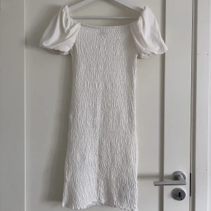 Klänning - Stretch klänning från Gina i storlek XS