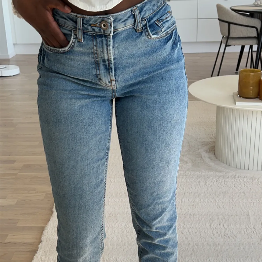Straight jeans. Rak modell. Ankellängd.. Jeans & Byxor.