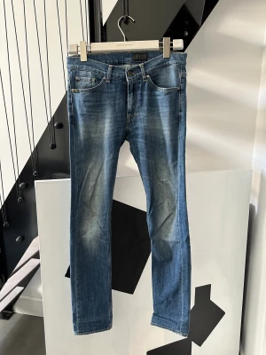 Tiger of Sweden Jeans Straw  - Jeans från Tiger of Sweden. Aldrig använda. Storlek 30/32 slim fit.