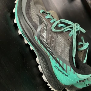 Trailsko i fint skick! - Använda 3 ggr. Väldigt sköna och stabila, normala i storleken. 