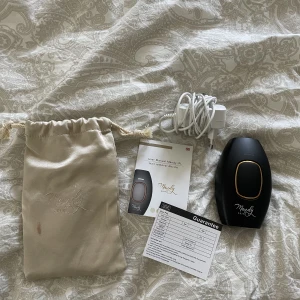 Mandy IPL  - Fick två i present så säljer därav denna. Sammetspåsen har fått en fläck från vaxremsor som kan gå bort i tvätten. Nypris var 999 kr .Frakten ingår i priset!