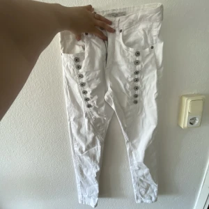 Byxa - Jättesnygga byxor säljes då jag dem inte passar mig längre tyvärr 