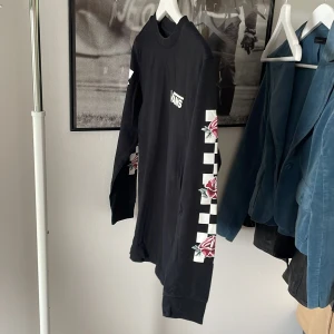 Vans tröja - Vans tröja med print längs armarna 