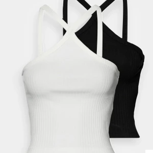 Gina toppar  -  två stycken toppar från Gina tricot i storlek xs, aldrig använda så är i nyskick💕Nypris 260