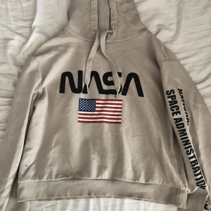 Tröja - Tröja som verkligen varit en favorit eftersom den sitter super och har ett mycket skönt material. 