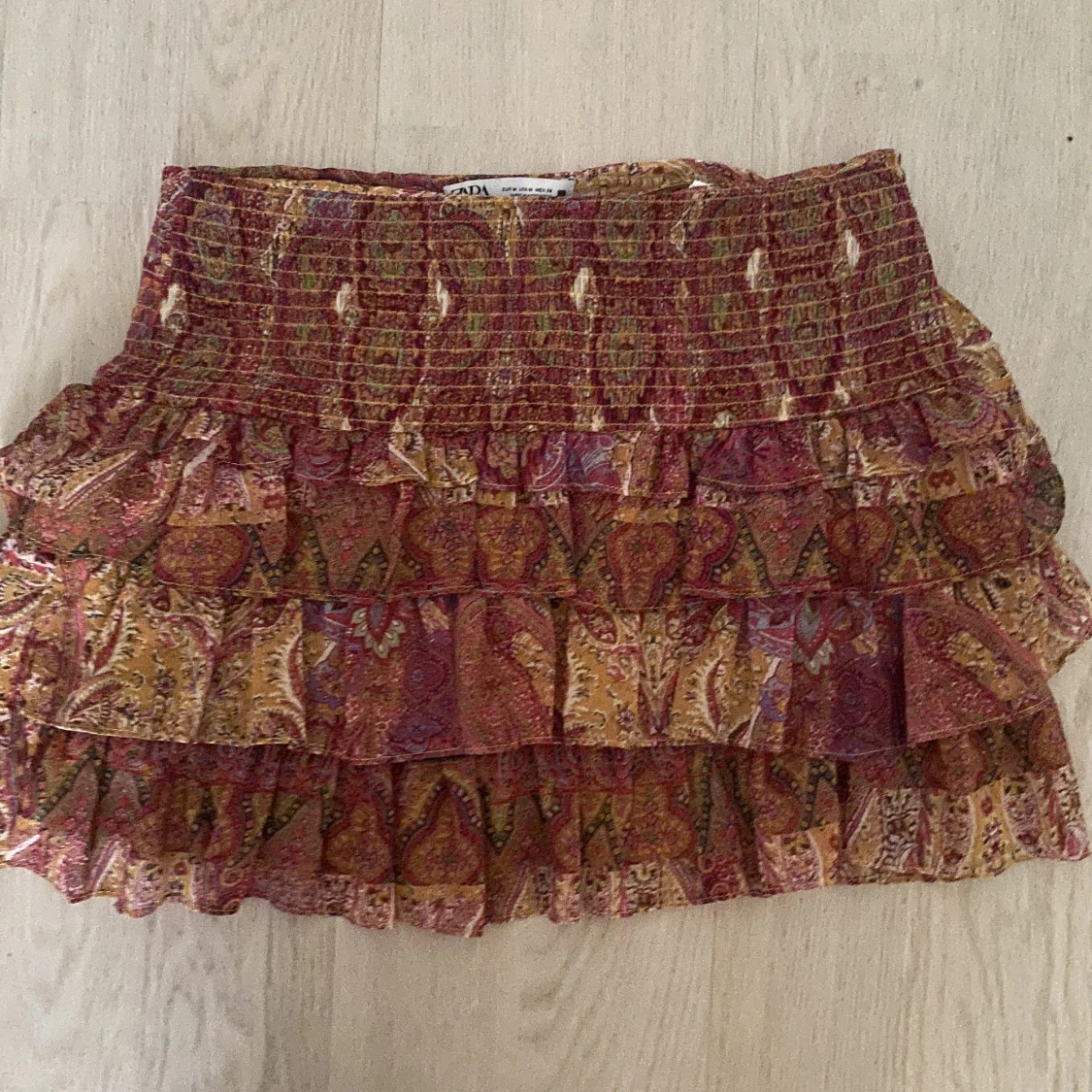 kjol med volanger  - 90