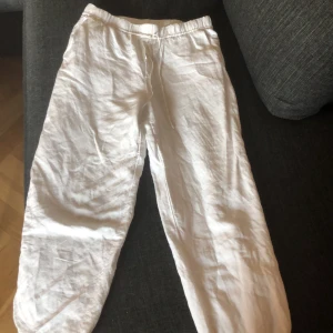 Linnebyxor  - Säljer dom här linnebyxorna! Jätte fina, säljer dom pga att dom blivit försmå passar perfekt dom som har storlek xs-s💗