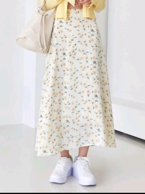 DAZY Allover Floral High Waist Skirt - Color: Style: Pattern Type: Waist Line: Length: Type: Fit Type: Fabric: Material: Composition: Care Instructions: Sheer: SKU: Item id: Beige Casual Floral, All Over Print High Waist Long A Line Loose Non-Stretch Fabric 100% Polyester Machine wash or profe
