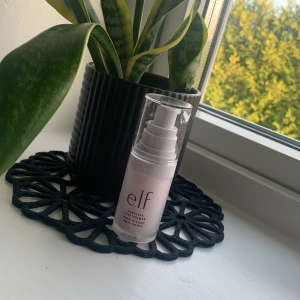 E.l.f Primer - E.l.f primer. Används inte.💓 Använt den 2 gånger