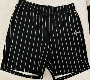 Matchande set med kortbyxor och t-shirt - Säljer matchande set köpte för 200kr så säljer för 100kr men priset kan diskuteras.