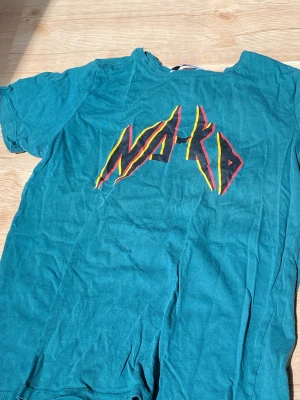 Na-kd  - Rensar garderoben, jätte fin tröja