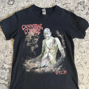 Cannibal Corpse t-shirt  - Vile Cannibal Corpse t-shirt i bra skick. Har bara använts ett par gånger. Köparen står för frakt🙏🏻