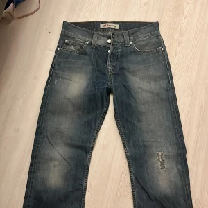 Levis 512 boot cut jeans - Snygga jeans i boot cut passar mig som brukar ja 36 i jeans men de är dock för korta för mig som är 172.