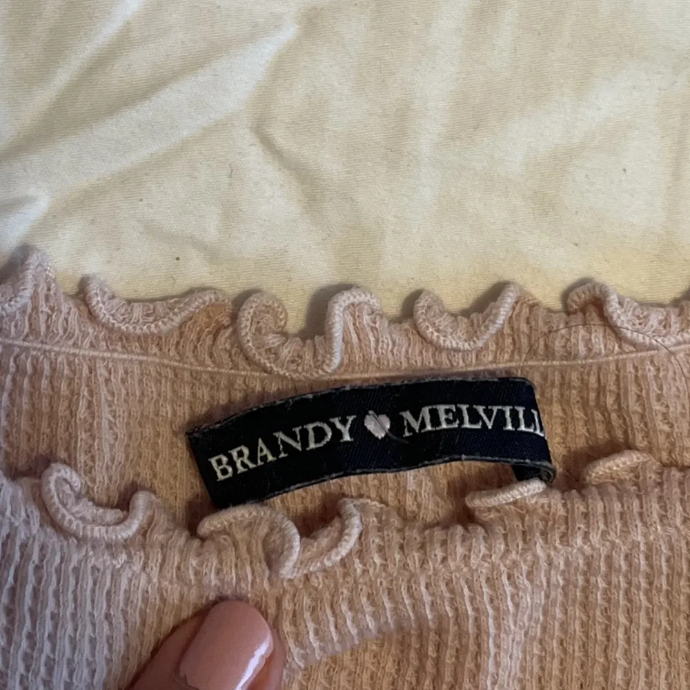 Gullig sommar topp från Brandy Melville i  baby pink, använt endast 1 gång.. Toppar.