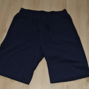 Pyjamasshorts - Mått: 170 Aldrig använt  