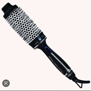 BYTA BJÖRN AXÉN VÄRMEBORSTE - BYTA! säljer inte! köpte denna för ett tag sen men inte kommit till så mycket användning så i bra skick! hade velat byta mot den minsta ❤️