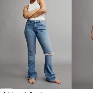 Säljer mina full length flare jeans från gina tricot eftersom dom e lite för stora på mig men dom har inga defekter och e rena💘 ❗️köparen står för frakt❗️