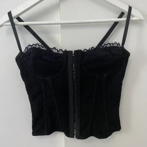 Korsett - Svart korsett från Shein. Storlek S. 