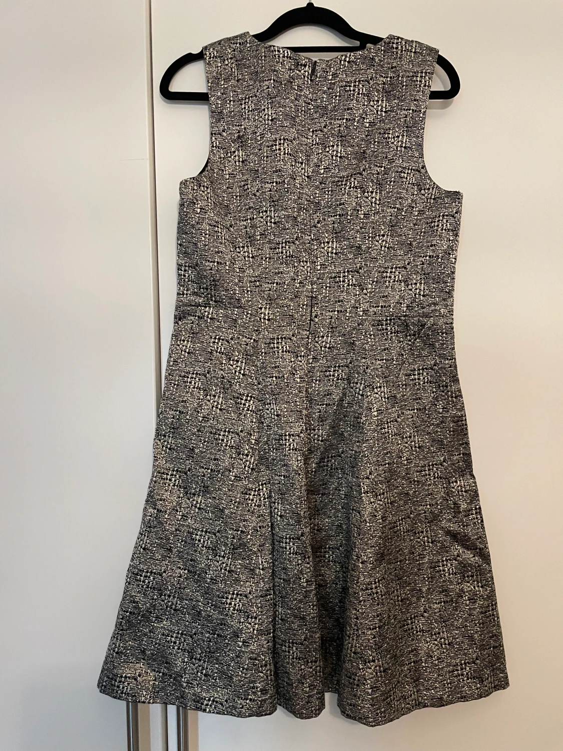 Lite guldglittrande jacquard klänning - 90