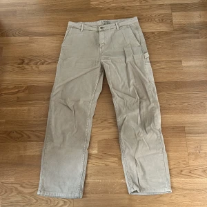 Carhartt Jeans - Jeans från Carhartt i storlek 28. Byxorna är i använt men fint skick.