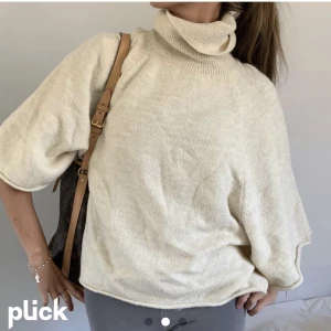 Stickad tröja - En super fin stickad tröja!! Använd men ser ut som ny❤️Strl S 