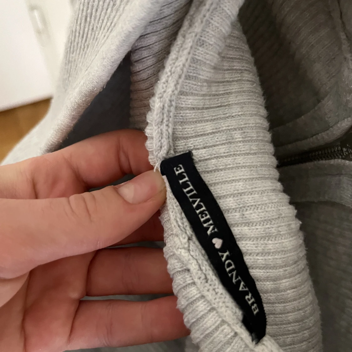 Brandy Melville cropped hoodie - 90