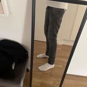 Replay jeans - Mörkgrå replay jeans. Knappt användna.