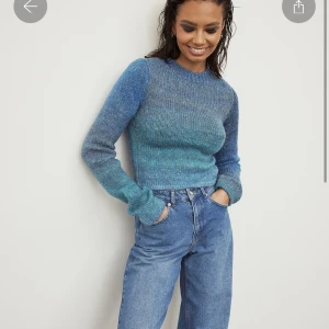 Stickad tröja  - Supersnygg stickad tröja från Na-kd, passar perfekt till sommarkvällar 💙