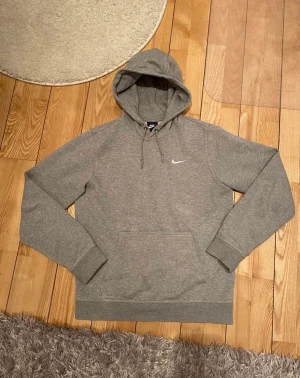 Nike vintage hoodie  - Vintage nike hoodie i strl S, superfint skick. Väldigt snygg och eftertraktad.