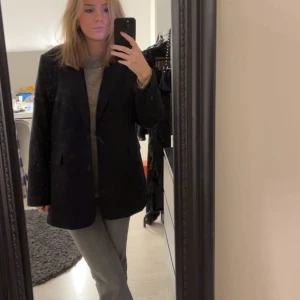 Kavaj - Jättefin kavaj från bikbok, köpt förra våren. Köparen står för frakten!❤️