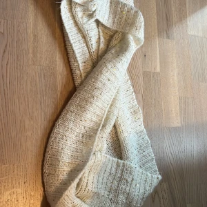 Halsduk - Säljer i bra skick. 