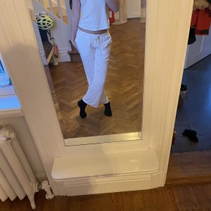  Snygg linnebyxor  - Nu säljer jag mina skitsnygga linnebyxor då dom tyvärr är litekorta på mig som är 165 skulle säga att det passar någon som är runt 155-160 beror på hur dom ska sitta välldigt Stretchiga i midjan. Inerbenslängd är 69 pris kan diskuteras ❤️