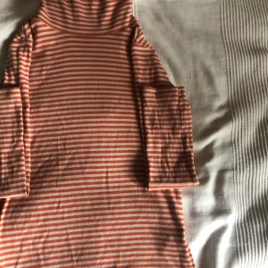 Turtleneck long sleeve  - Säljer denna turtleneck pga att den inte används längre 🫶🏽 väldigt bra skick!