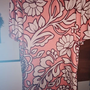 Klänning Zara small - Zara klänning strl small. Använd få gånger, bra skick