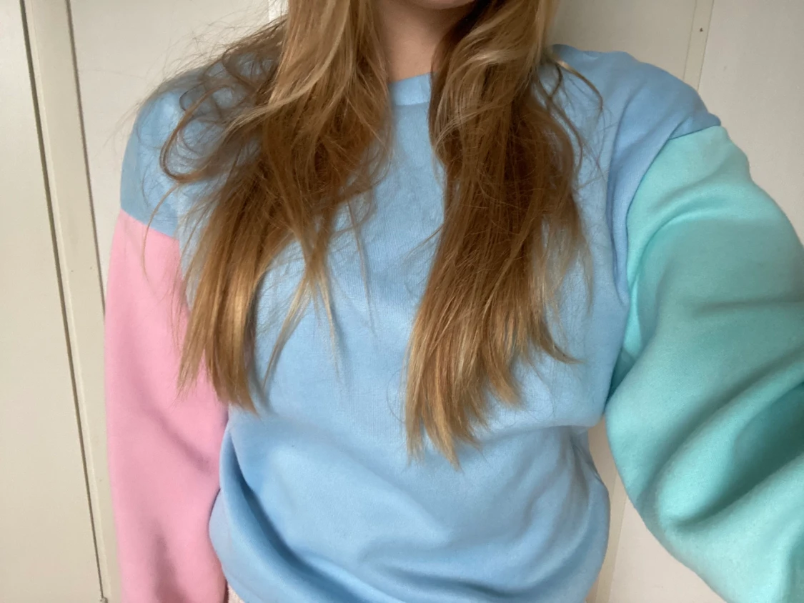 Färgglad sweatshirt 